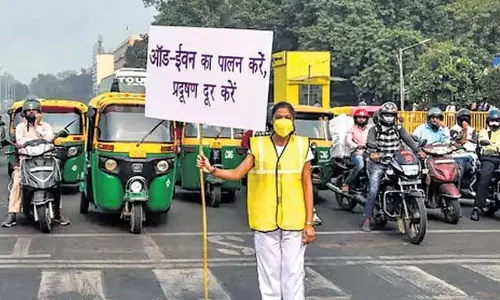 दिल्ली में प्रदूषण से निपटने के लिए 10 हजार बस मार्शलों की तैनाती की जाएगी: CM दिल्ली में प्रदूषण से निपटने के लिए 10 हजार बस मार्शलों की तैनाती की जाएगी: CM