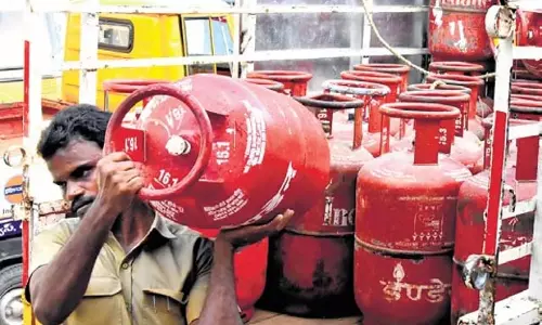 आंध्र सरकार ने मुफ्त सिलेंडर योजना के लिए 895 करोड़ रुपये मंजूर किए आंध्र सरकार ने मुफ्त सिलेंडर योजना के लिए 895 करोड़ रुपये मंजूर किए