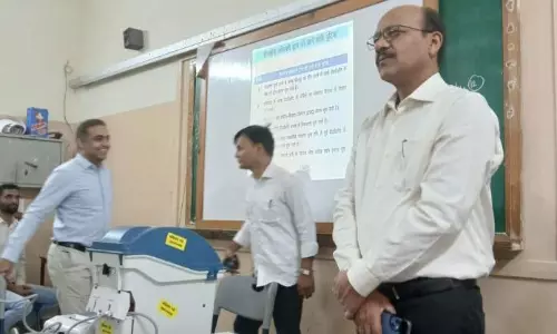 Muzaffarnagar: पीठासीन, प्रथम मतदान अधिकारियों व माइक्रो आब्जर्वर को दिया प्रशिक्षण