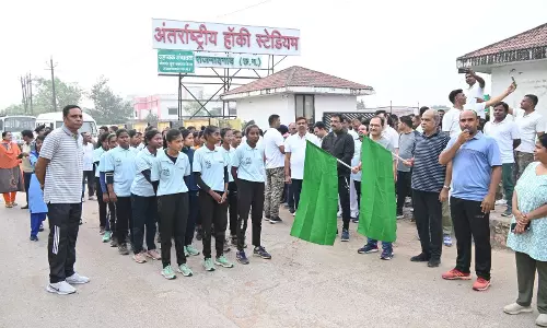 राजनांदगांव कलेक्टर ने रन फॉर यूनिटी के दल को दिखाई हरी झंडी राजनांदगांव कलेक्टर ने रन फॉर यूनिटी के दल को दिखाई हरी झंडी