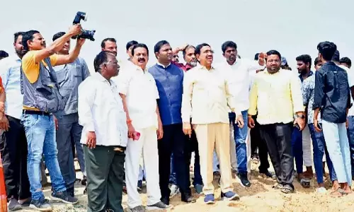 Andhra: मंत्री नारायण ने रेत खनन का निरीक्षण किया Andhra: मंत्री नारायण ने रेत खनन का निरीक्षण किया