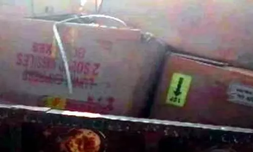 Shamli: खेड़ी करमू में मकान में बेचे जा रहे थे पटाखे, स्टॉक बरामद