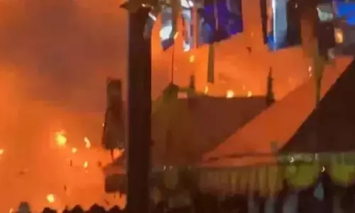 कासरगोड मंदिर में आतिशबाजी दुर्घटना में कम से कम 154 लोग घायल हुए कासरगोड मंदिर में आतिशबाजी दुर्घटना में कम से कम 154 लोग घायल हुए