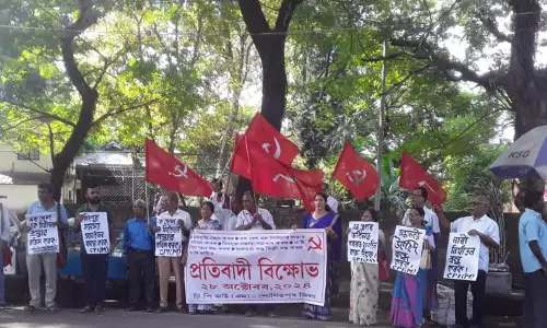 Assam : सोनितपुर सीपीआई(एम) ने तेजपुर में विरोध प्रदर्शन किया