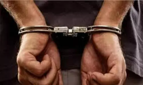 Meerut: चेकिंग के दौरान शातिर गांजा तस्कर गिरफ्तार