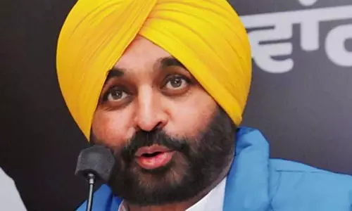 Delhi MC चुनाव के मद्देनजर केजरीवाल और मान ने सभी MC प्रमुखों से मुलाकात की Delhi MC चुनाव के मद्देनजर केजरीवाल और मान ने सभी MC प्रमुखों से मुलाकात की