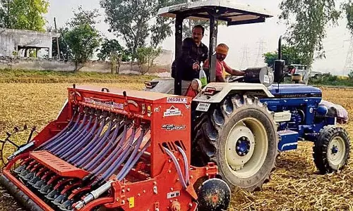 Punjab: भूसा प्रबंधन मशीनों के मालिकों को छोटे किसानों की मदद करने का निर्देश दिया