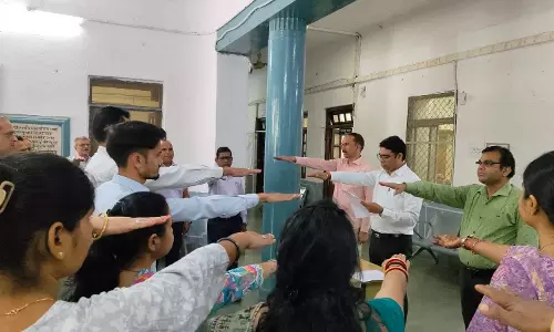 Dungarpur: जिला कलेक्टर सिंह ने राष्ट्रीय एकता दिवस की शपथ दिलवाई
