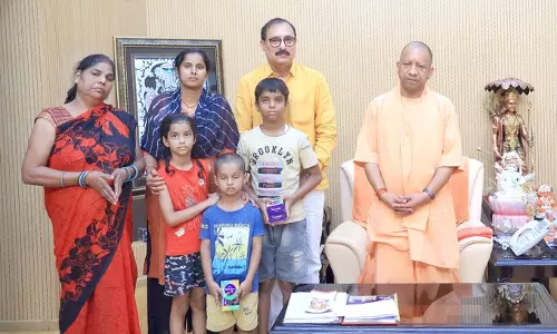 Lucknow: मुख्यमंत्री योगी पुलिस हिरासत में मरे मोहित पांडेय के परिजनों से मिले