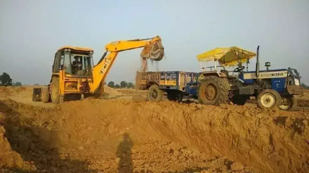 Shamli: मिट्टी खनन माफिया का आंतक Shamli: मिट्टी खनन माफिया का आंतक