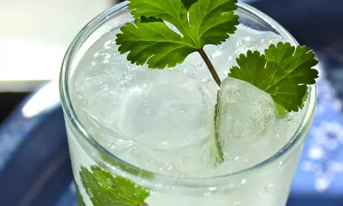Coriander और नारियल मोजिटो रेसिपी