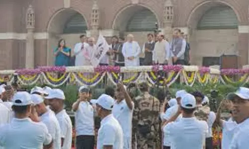 Delhi: गृह मंत्री अमित शाह ने एकता दौड़ को हरी झंडी दिखाई