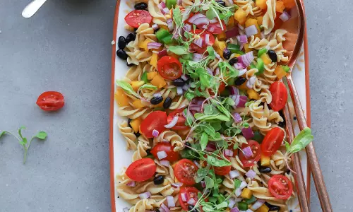 Mexican Pasta और ब्लैक बीन सलाद रेसिपी Mexican Pasta और ब्लैक बीन सलाद रेसिपी