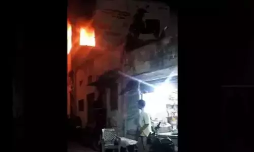 Hyderabad: घर में आग लगने से बुजुर्ग दंपत्ति की मौत, किशोर गंभीर रूप से घायल Hyderabad: घर में आग लगने से बुजुर्ग दंपत्ति की मौत, किशोर गंभीर रूप से घायल