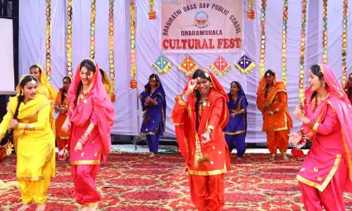 Dharamshala स्कूल में नाटी, गिद्धा सांस्कृतिक उत्सव का आयोजन Dharamshala स्कूल में नाटी, गिद्धा सांस्कृतिक उत्सव का आयोजन