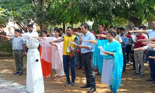 Jaipur: एकता दिवस पर कलेक्ट्रेट पार्क में हुआ शपथ ग्रहण कार्यक्रम का आयोजन Jaipur: एकता दिवस पर कलेक्ट्रेट पार्क में हुआ शपथ ग्रहण कार्यक्रम का आयोजन