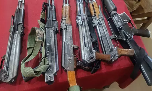 थौबल में हथियार और गोलाबारूद के साथ UNLF (पी) के 8 कार्यकर्ता गिरफ्तार थौबल में हथियार और गोलाबारूद के साथ UNLF (पी) के 8 कार्यकर्ता गिरफ्तार