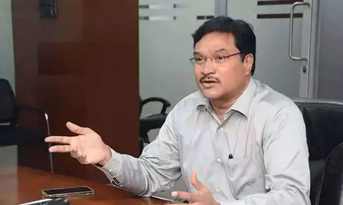 HYDRA कमिश्नर ने पटाखा स्टोर का निरीक्षण किया
