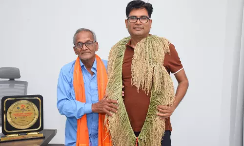 मंत्री ओपी चौधरी को किसान ने पहनाया धान का हार, दीवाली की बधाई दी
