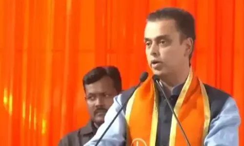 Milind Deora ने आदित्य ठाकरे के खिलाफ नामांकन दाखिल किया