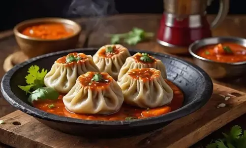 Hyderabad: सड़क किनारे स्टॉल पर मोमोज खाने से महिला की मौत, 20 से अधिक बीमार Hyderabad: सड़क किनारे स्टॉल पर मोमोज खाने से महिला की मौत, 20 से अधिक बीमार