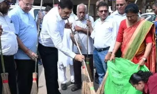 मेरा भारत मेरी दिवाली राष्ट्रव्यापी अभियान के तहत शास्त्री बाजार में चलाया गया साफ-सफाई अभियान