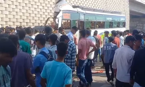 धनतेरस के दिन बड़ा सड़क हादसा, 11 लोगों की मौत, 20 से ज्यादा घायल, VIDEO धनतेरस के दिन बड़ा सड़क हादसा, 11 लोगों की मौत, 20 से ज्यादा घायल, VIDEO