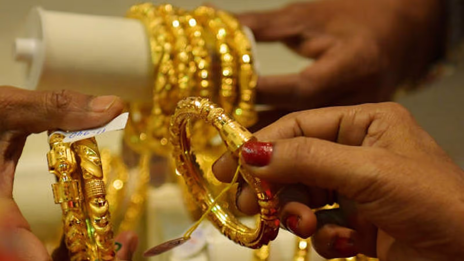 Dhanteras पर सोना खरीदें के लिए बस मिलेगा इतने घंटे का शुभ मुहूर्त Dhanteras पर सोना खरीदें के लिए बस मिलेगा इतने घंटे का शुभ मुहूर्त