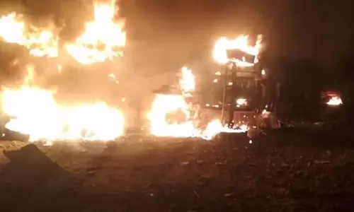 Kerala मंदिर में आतिशबाजी दुर्घटना: 26 लोग घायल, 4 साल के बच्चे की हालत गंभीर Kerala मंदिर में आतिशबाजी दुर्घटना: 26 लोग घायल, 4 साल के बच्चे की हालत गंभीर