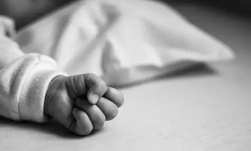 Odisha: प्रसव पीड़ा के दौरान छुट्टी न दिए जाने पर बच्चे की मौत, अधिकारी पर आरोप