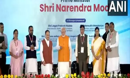 PM Modi ने किया स्वास्थ्य क्षेत्र से जुड़ी कई परियोजनाओं का शुभारंभ, उद्घाटन और शिलान्यास