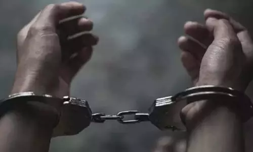 Chennai: महिला को नशीला पेय पिलाकर बलात्कार करने की कोशिश, एक गिरफ्तार Chennai: महिला को नशीला पेय पिलाकर बलात्कार करने की कोशिश, एक गिरफ्तार