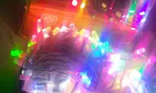 Diwali: पांच दिवसीय दीपोत्सव पर्व की शुरुआत, ग्राहकी के लिए दुकानें सजकर तैयार Diwali: पांच दिवसीय दीपोत्सव पर्व की शुरुआत, ग्राहकी के लिए दुकानें सजकर तैयार