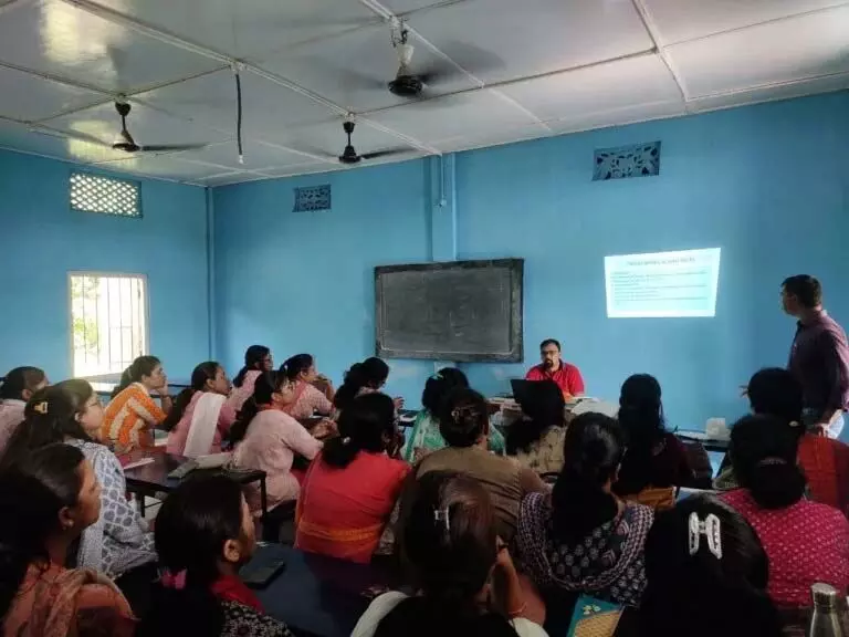 Behali उपचुनाव के लिए चुनाव प्रशिक्षण बिस्वनाथ कॉमर्स कॉलेज में शुरू