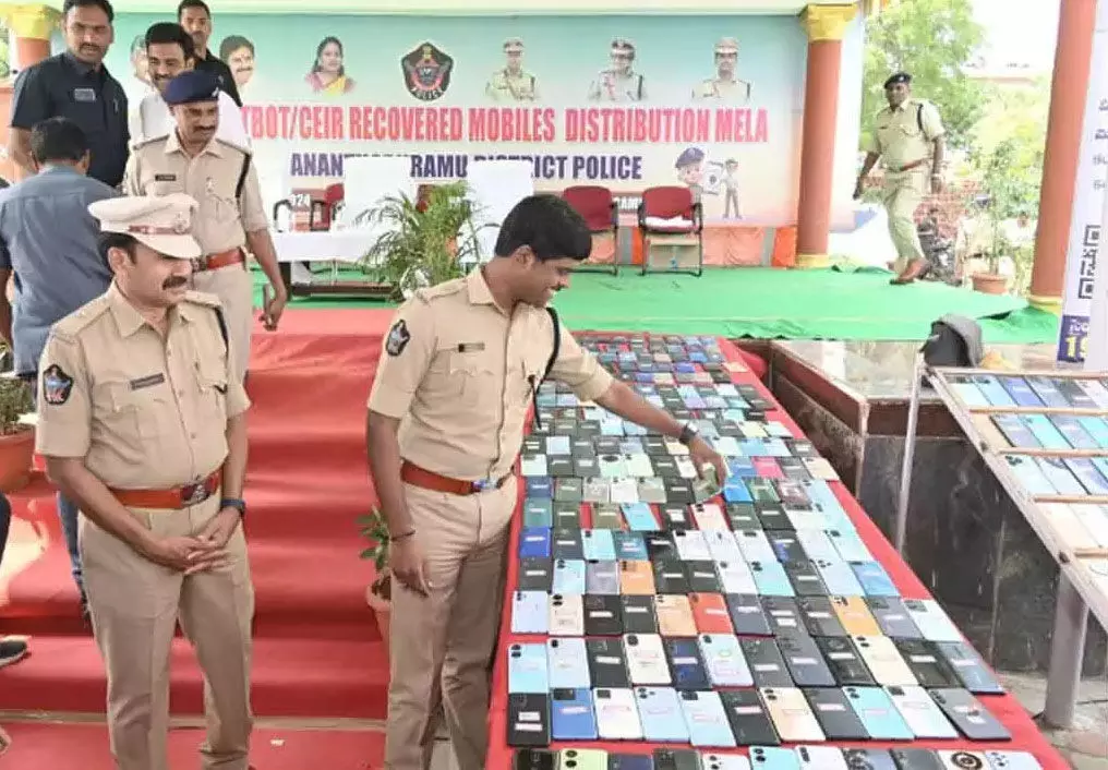 Anantapur पुलिस ने 22 राज्यों से 10,000 से ज़्यादा मोबाइल बरामद किए