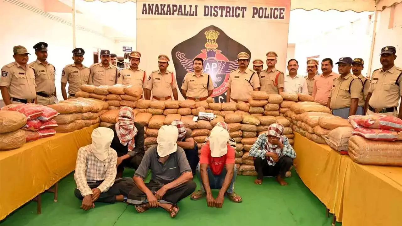 Anakapalle जिला पुलिस ने 448 किलोग्राम गांजा जब्त किया