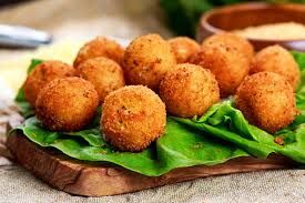 Corn semolina balls के साथ दिवाली पर करें मेहमानों का स्वागत