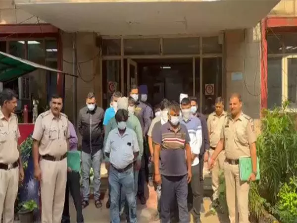 Delhi Police ने जुआ रैकेट का भंडाफोड़ किया, 16 लोग गिरफ्तार