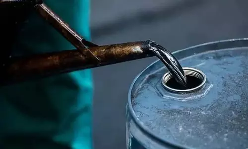 Delhi: तेल कंपनियों ने पेट्रोल पंप डीलरों को दिया जाने वाला कमीशन बढ़ाया Delhi: तेल कंपनियों ने पेट्रोल पंप डीलरों को दिया जाने वाला कमीशन बढ़ाया