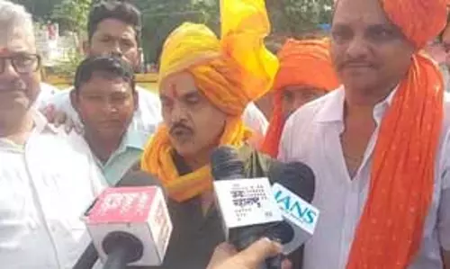 संजय निरुपम ने किया नामांकन, लोगों से किए लुभावने वादे