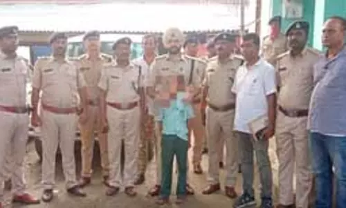 बिहार के मधेपुरा में स्कूल बस से अपहृत छात्र सकुशल बरामद, दो गिरफ्तार बिहार के मधेपुरा में स्कूल बस से अपहृत छात्र सकुशल बरामद, दो गिरफ्तार
