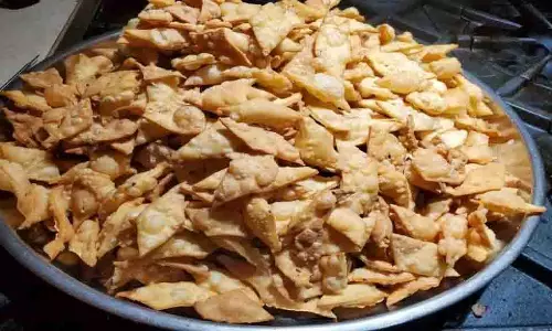 Diwali Snacks: दिवाली पर आप बिना आटे के भी बना सकते हैं ये स्वादिष्ट व्यंजन