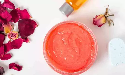 Skin Care:  मिनटों में साफ करें चेहरे की गंदगी, जानें टमाटर से स्क्रब करने का तरीका
