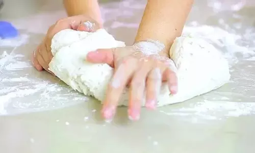 क्या चपाती का आटा बचा इसे ताज़ा रखने के लिए इन सुझावों का पालन करे क्या चपाती का आटा बचा इसे ताज़ा रखने के लिए इन सुझावों का पालन करे
