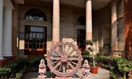 राष्ट्रपति भवन में कोणार्क पहियों की 4 बलुआ पत्थर प्रतिकृतियां स्थापित की गईं राष्ट्रपति भवन में कोणार्क पहियों की 4 बलुआ पत्थर प्रतिकृतियां स्थापित की गईं