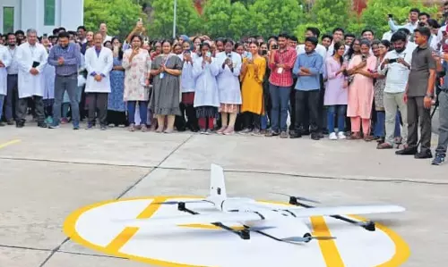 Andhra: स्वास्थ्य सेवा में तेजी लाने के लिए एम्स मंगलगिरी में ड्रोन लॉन्च किए Andhra: स्वास्थ्य सेवा में तेजी लाने के लिए एम्स मंगलगिरी में ड्रोन लॉन्च किए