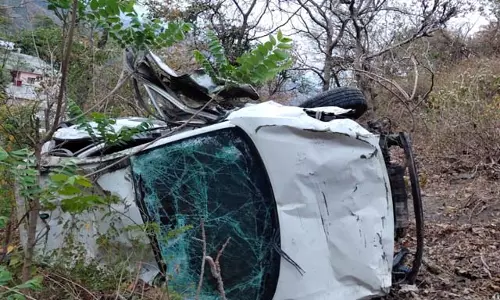 Pithoragarh: 200 मीटर गहरी खाई में कार गिरने से एक की मौत