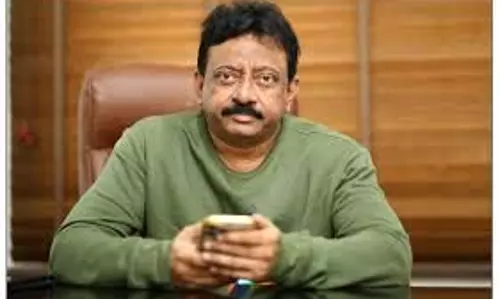 राम गोपाल वर्मा की साड़ी में सोशल मीडिया के प्रति जुनून दिखाया जाएगा राम गोपाल वर्मा की साड़ी में सोशल मीडिया के प्रति जुनून दिखाया जाएगा