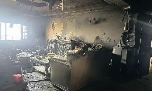 Haryana : फ्लैट में आग सेवानिवृत्त विंग कमांडर, परिवार के 4 सदस्य झुलसे Haryana : फ्लैट में आग सेवानिवृत्त विंग कमांडर, परिवार के 4 सदस्य झुलसे