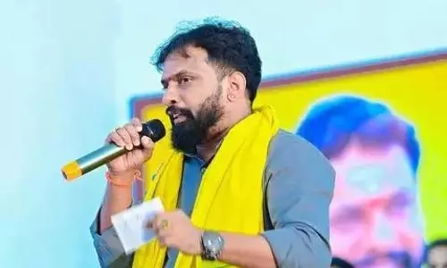 AP: मंच गिरने से मंत्री और विधायक बाल-बाल बचे AP: मंच गिरने से मंत्री और विधायक बाल-बाल बचे
